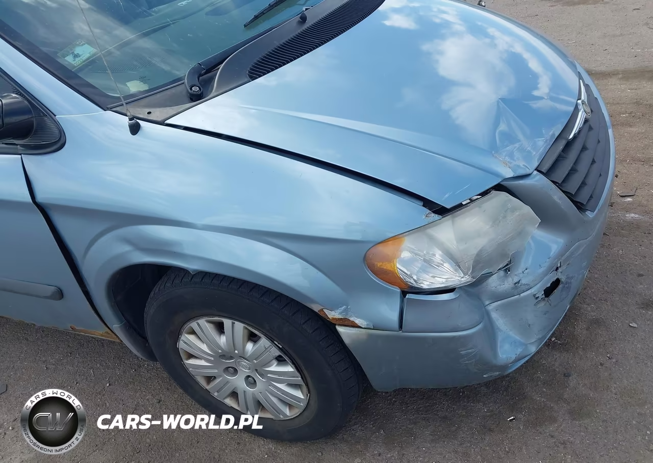 2005 Chrysler Town & Country VIN:1C4GP45R05B417624 - 6