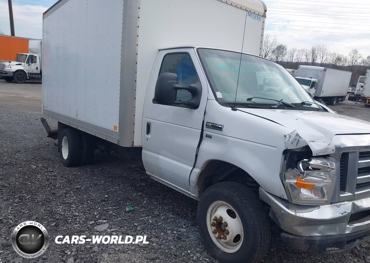 2013 Ford E-350 Cutaway