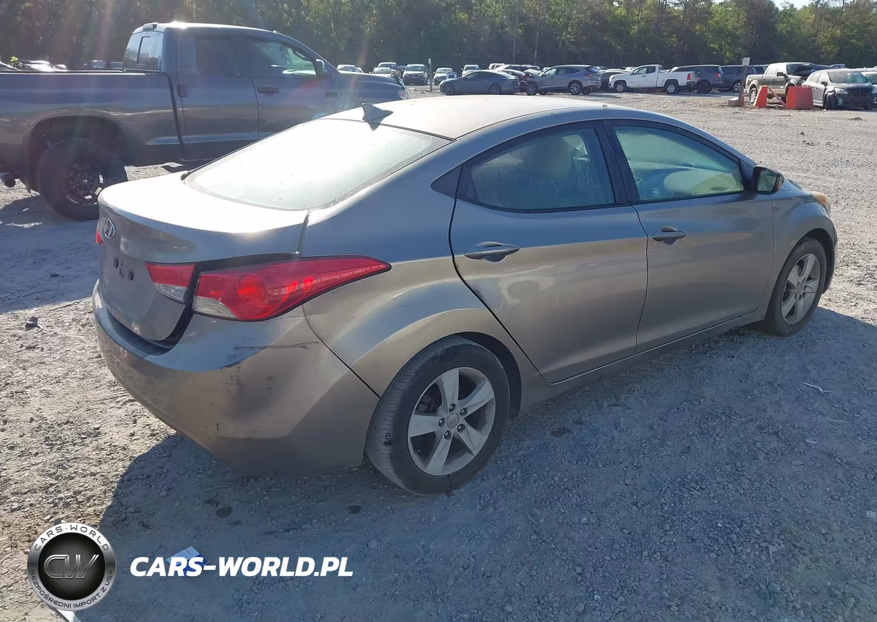 2012 Hyundai Elantra Gls VIN:5NPDH4AE3CH099559 - 4