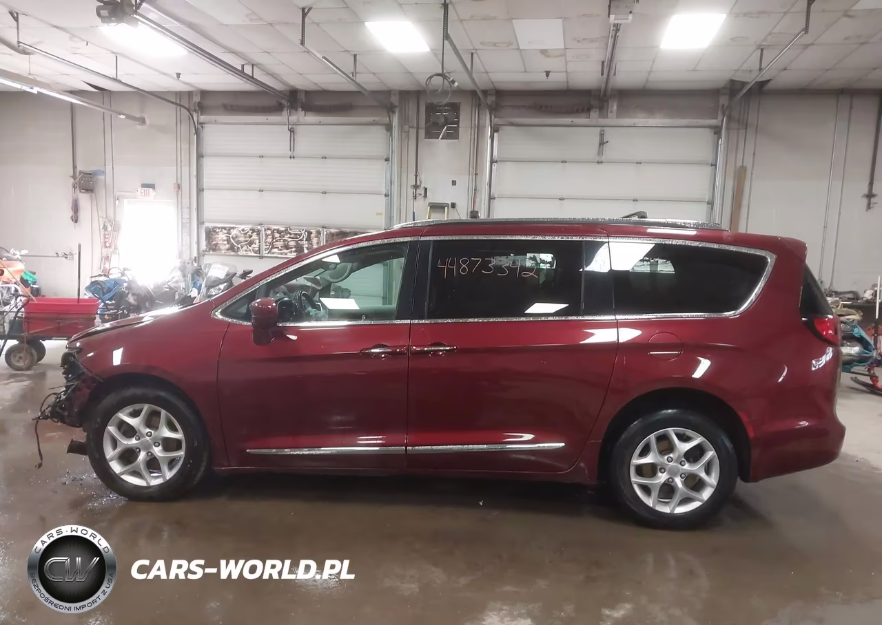 2017 Chrysler Pacifica Touring L Plus VIN:2C4RC1EG2HR760054 - 15