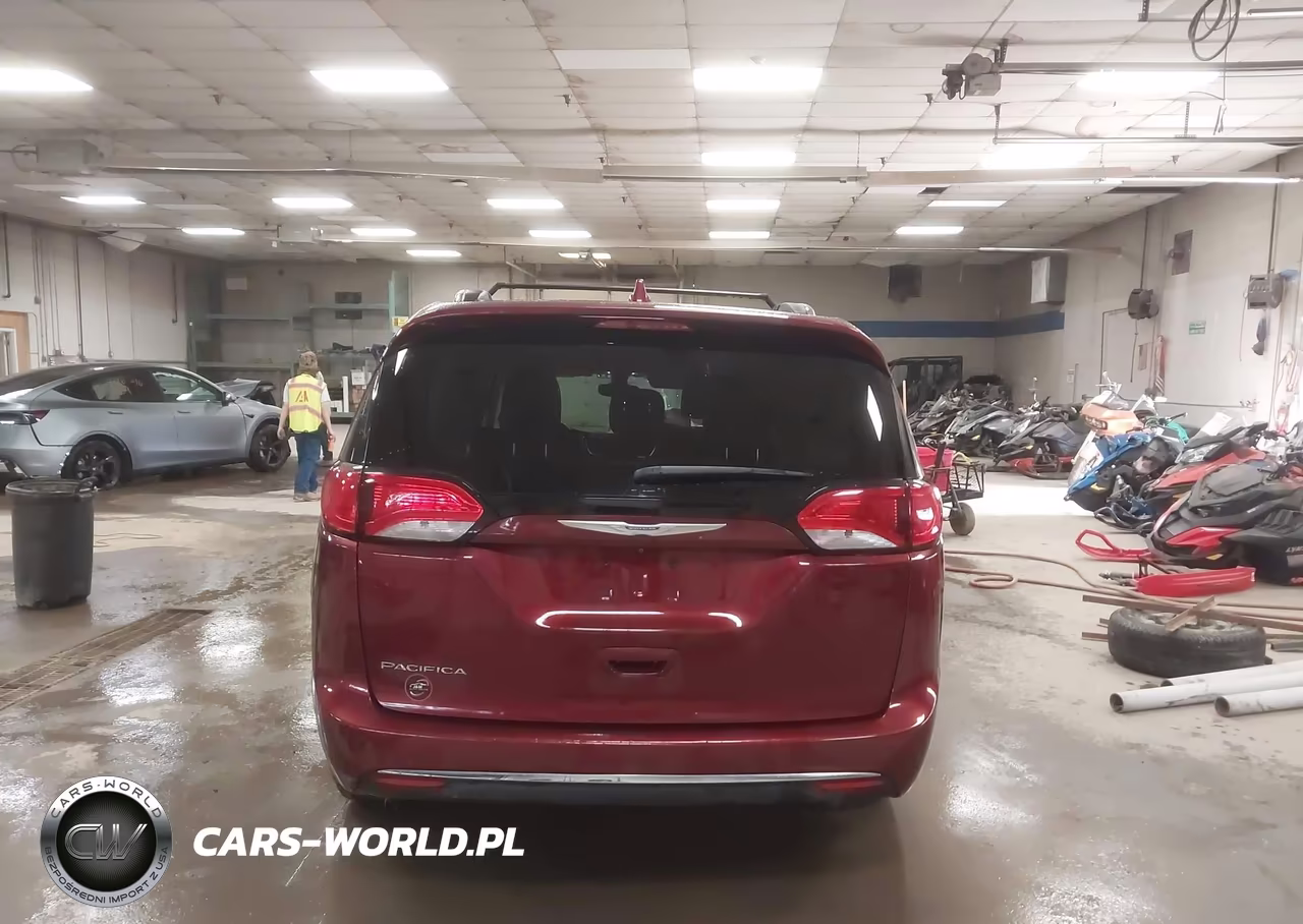 2017 Chrysler Pacifica Touring L Plus VIN:2C4RC1EG2HR760054 - 17