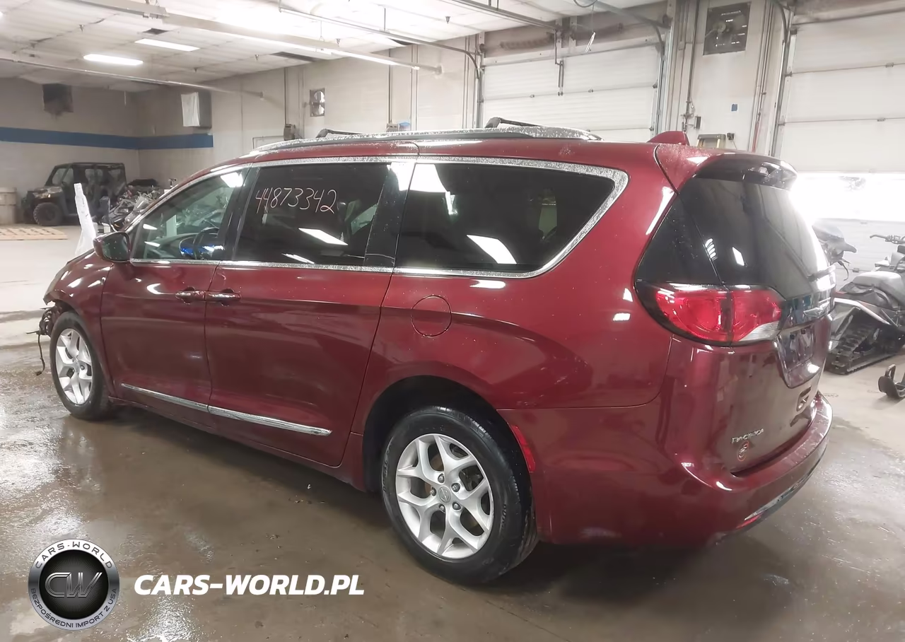 2017 Chrysler Pacifica Touring L Plus VIN:2C4RC1EG2HR760054 - 3