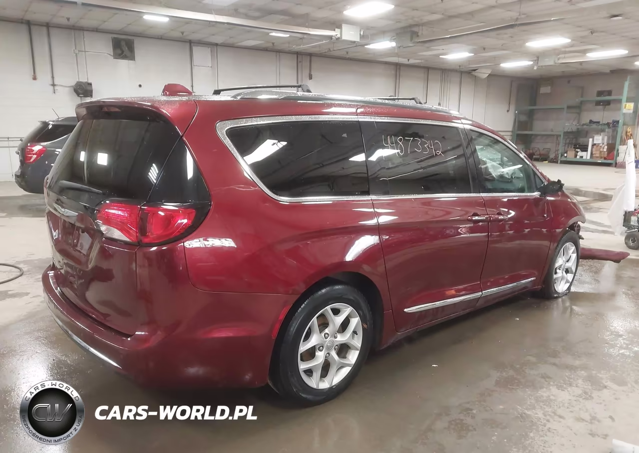 2017 Chrysler Pacifica Touring L Plus VIN:2C4RC1EG2HR760054 - 4