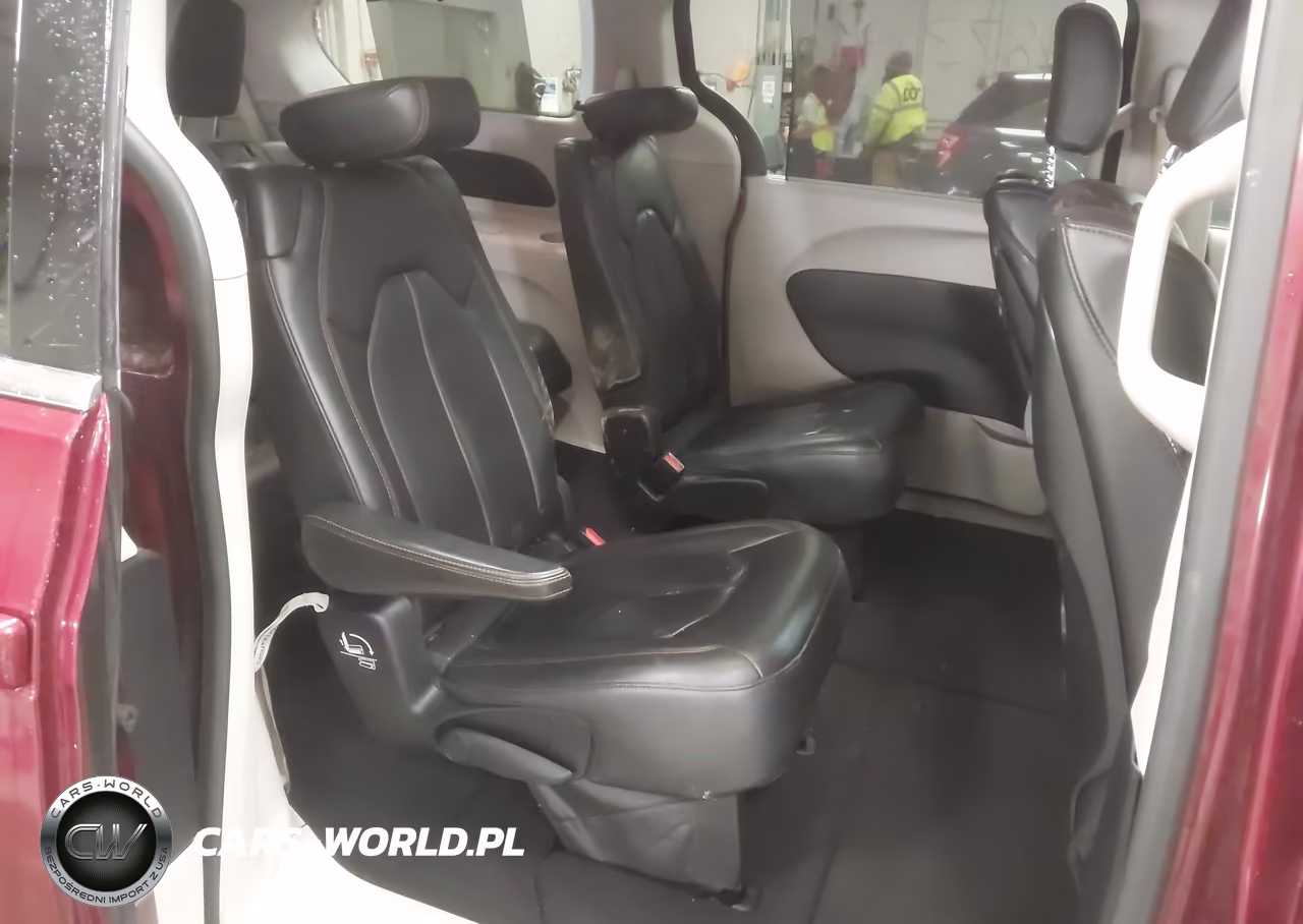 2017 Chrysler Pacifica Touring L Plus VIN:2C4RC1EG2HR760054 - 8