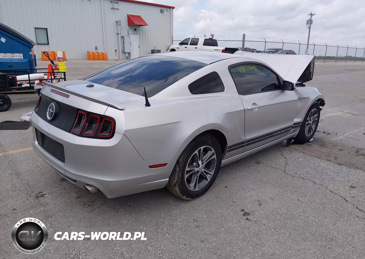 2014 Ford Mustang V6 Premium VIN:1ZVBP8AM8E5281802 - 4
