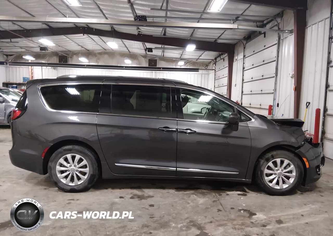 2019 Chrysler Pacifica Touring L VIN:2C4RC1BG6KR540282 - 13