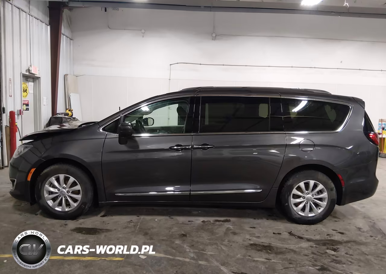 2019 Chrysler Pacifica Touring L VIN:2C4RC1BG6KR540282 - 14