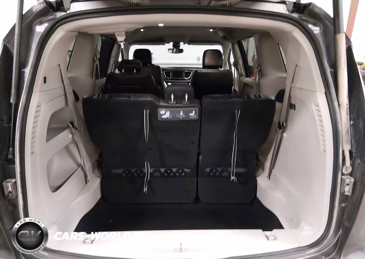2019 Chrysler Pacifica Touring L VIN:2C4RC1BG6KR540282 - 17