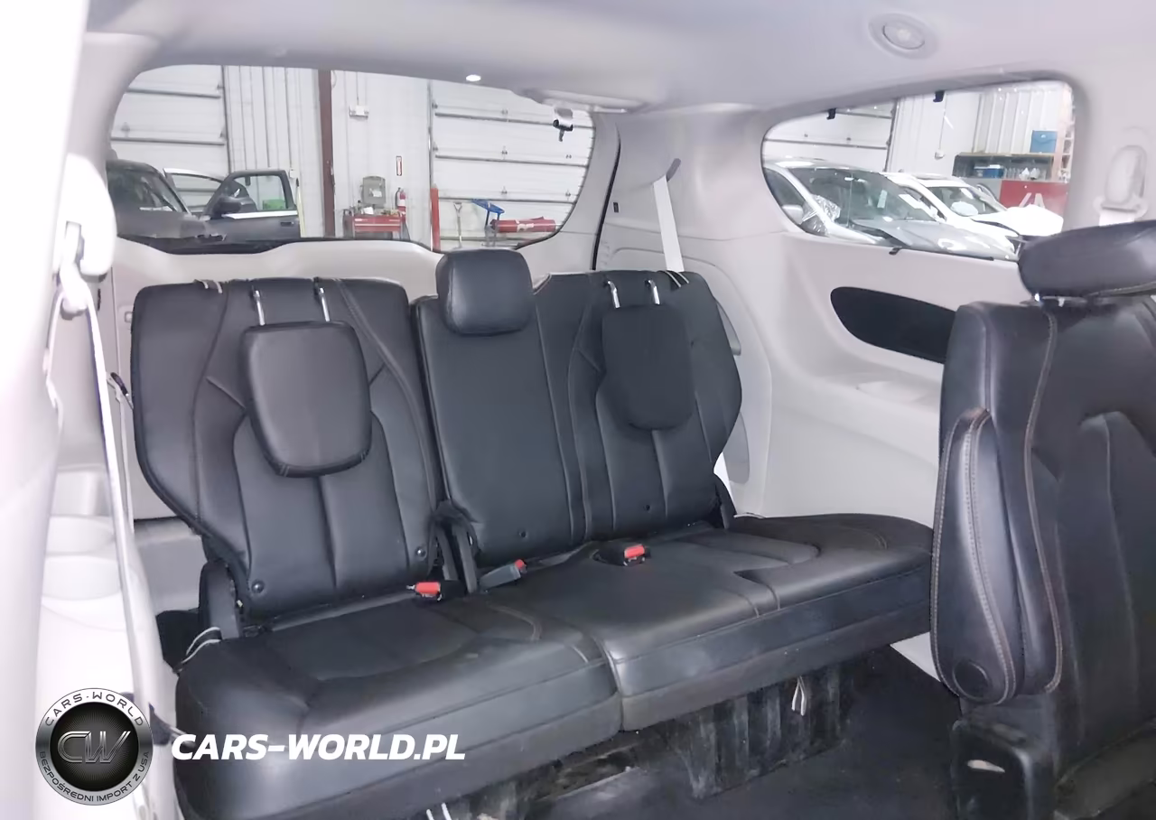 2019 Chrysler Pacifica Touring L VIN:2C4RC1BG6KR540282 - 18