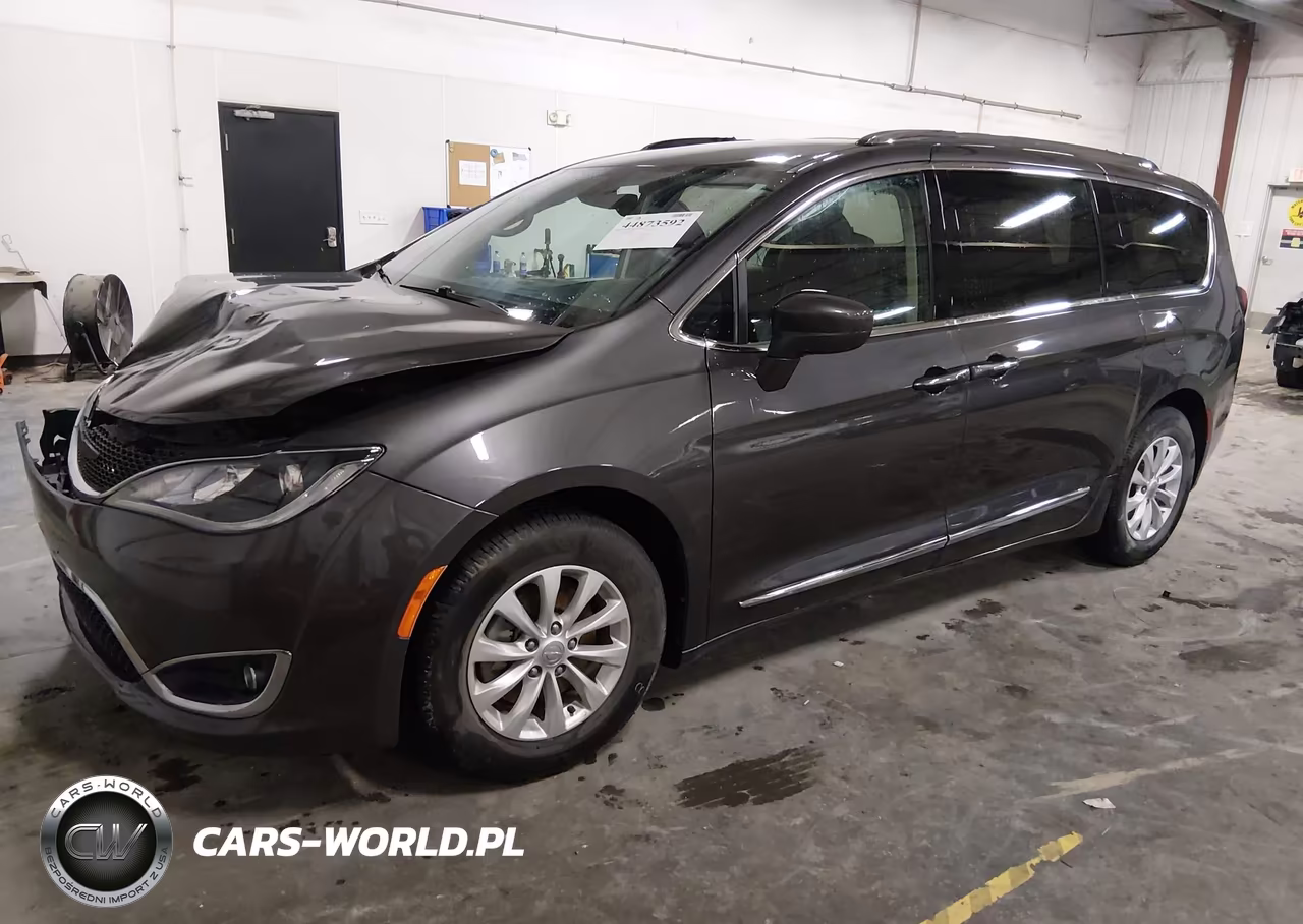 2019 Chrysler Pacifica Touring L VIN:2C4RC1BG6KR540282 - 2