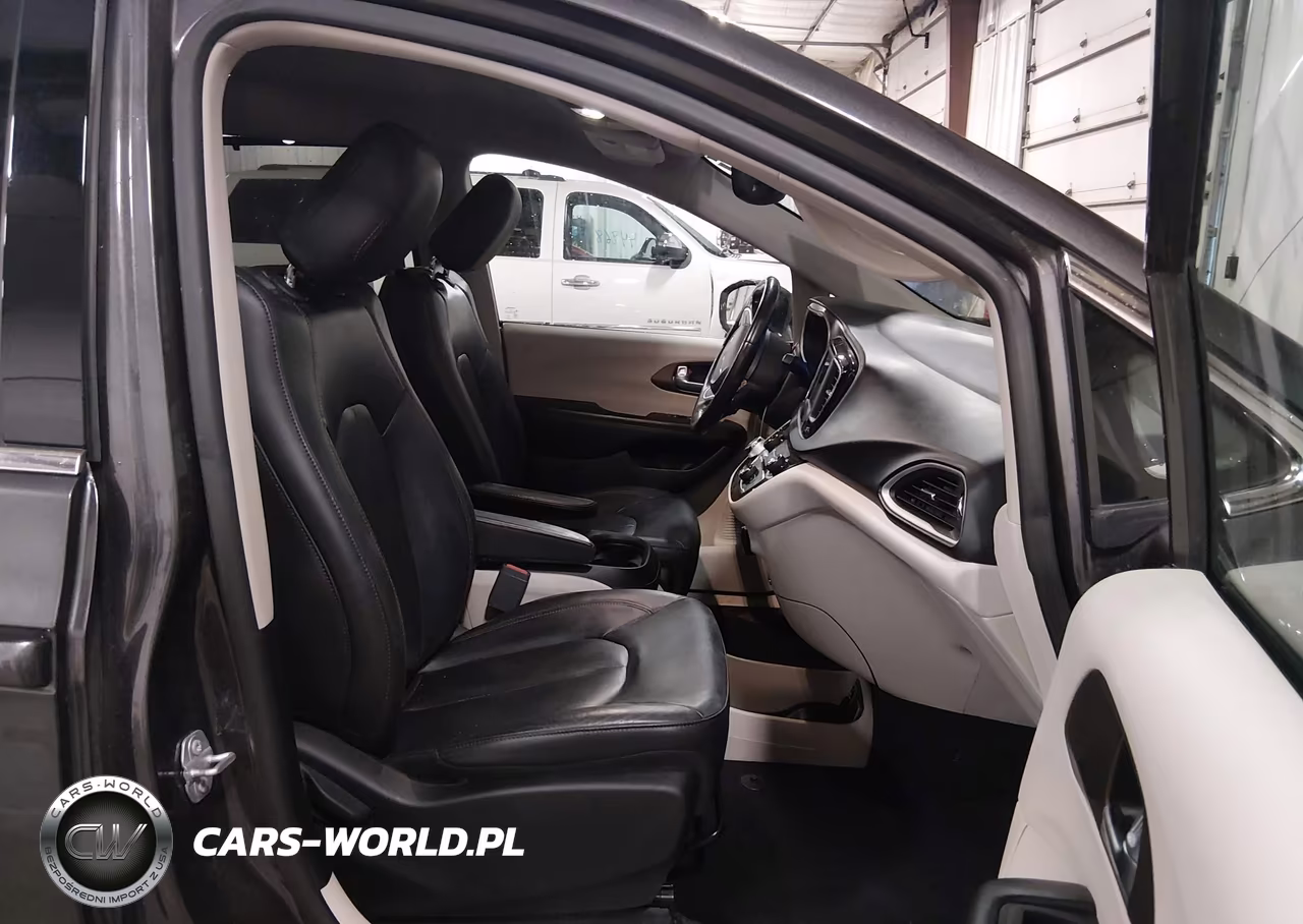 2019 Chrysler Pacifica Touring L VIN:2C4RC1BG6KR540282 - 5