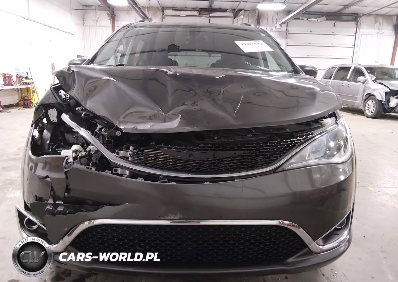 2019 Chrysler Pacifica Touring L VIN:2C4RC1BG6KR540282 - 6