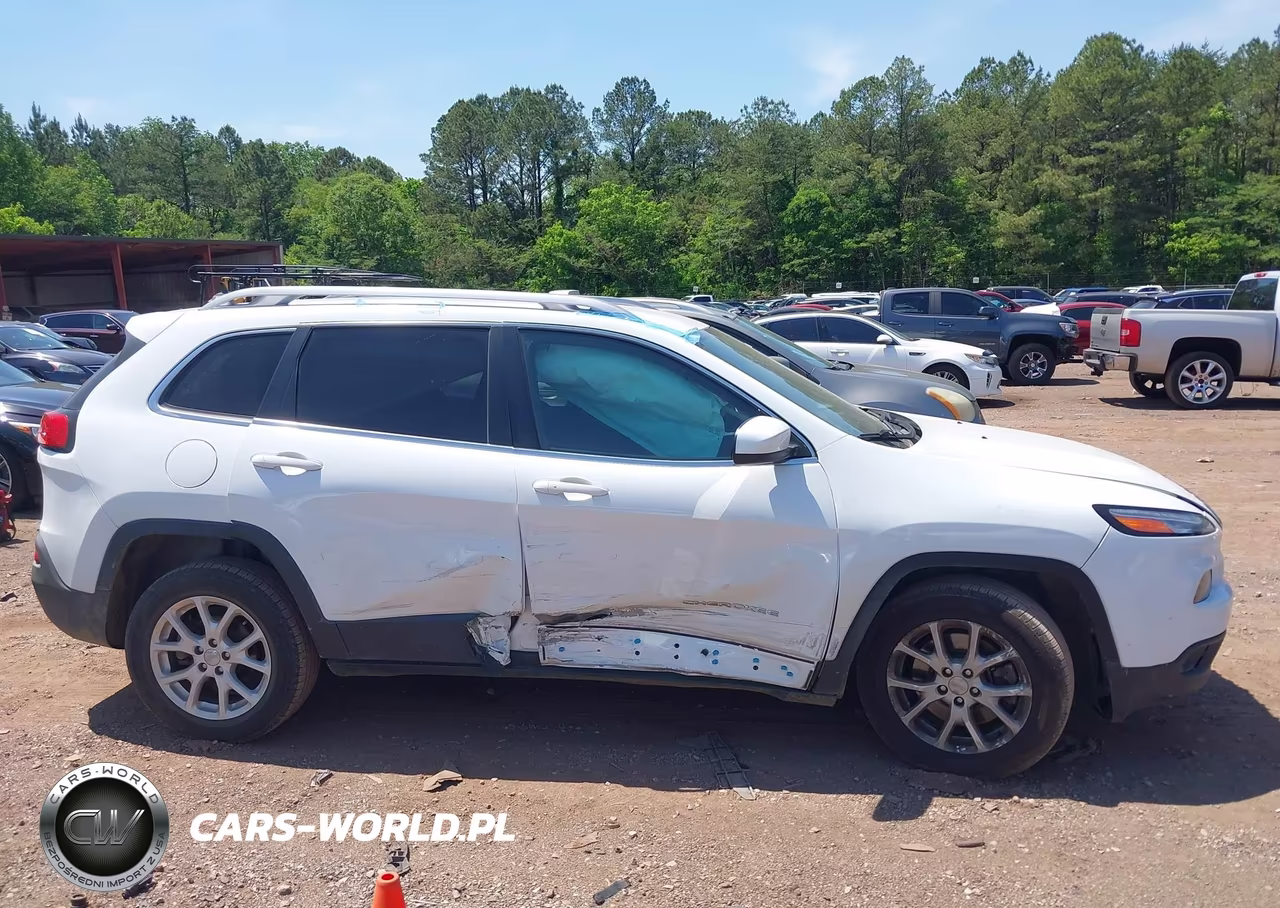 2015 Jeep Cherokee Latitude VIN:1C4PJLCBXFW561631 - 13