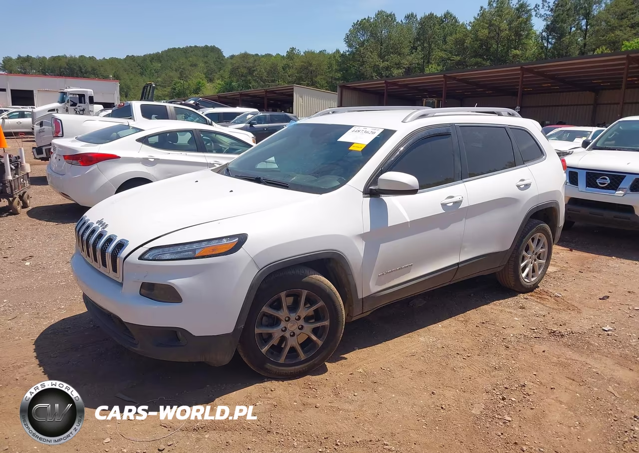 2015 Jeep Cherokee Latitude VIN:1C4PJLCBXFW561631 - 2