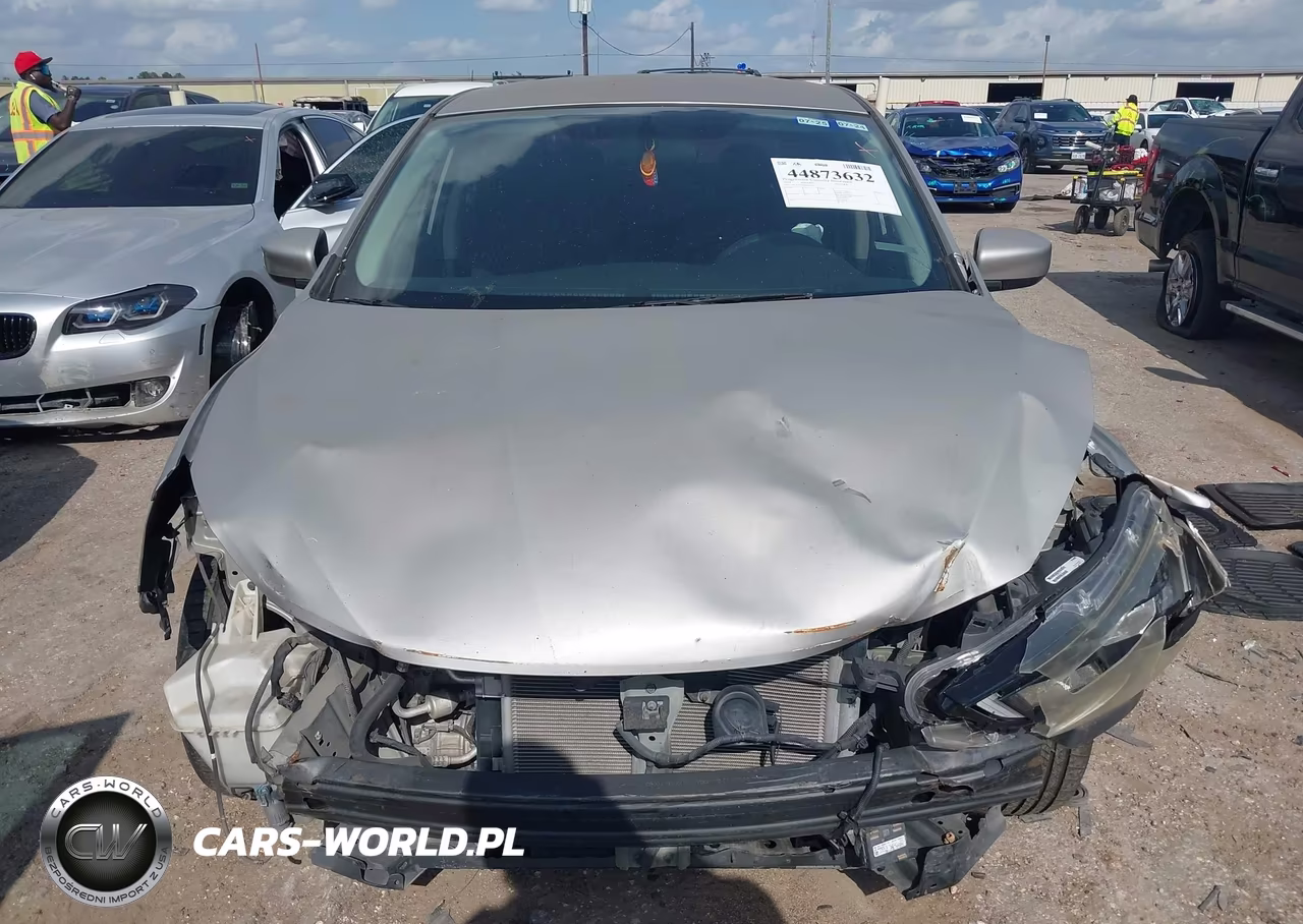 2018 Nissan Sentra S VIN:3N1AB7AP2JY249235 - 12
