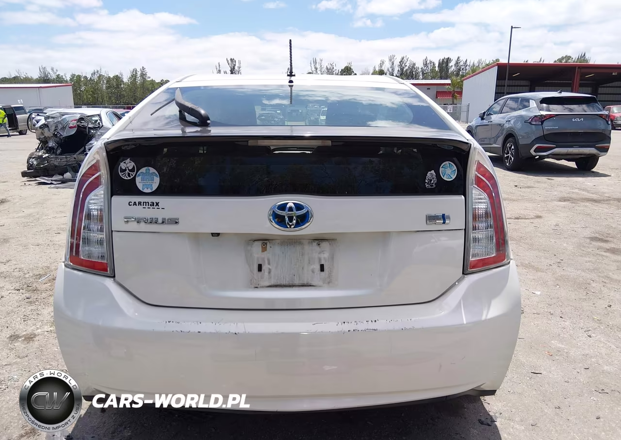 2015 Toyota Prius Two VIN:JTDKN3DU2F0452095 - 16