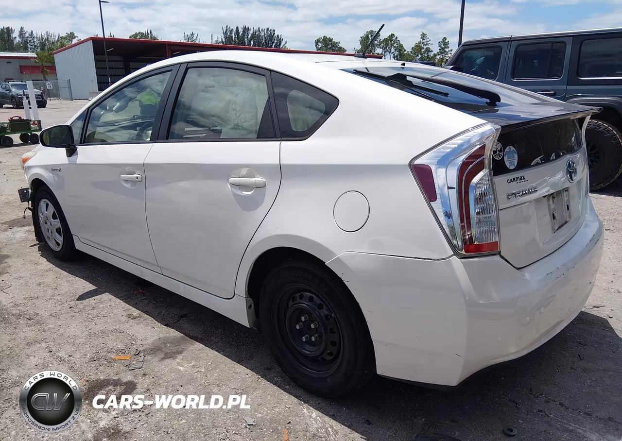 2015 Toyota Prius Two VIN:JTDKN3DU2F0452095 - 3