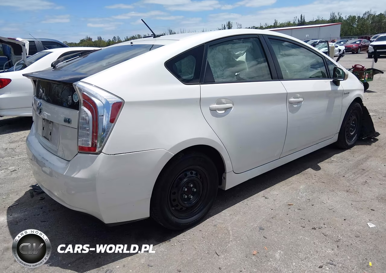 2015 Toyota Prius Two VIN:JTDKN3DU2F0452095 - 4