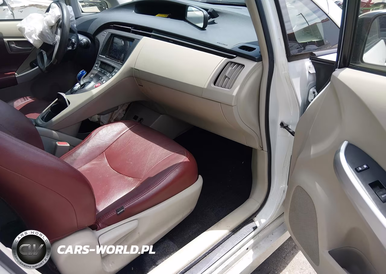 2015 Toyota Prius Two VIN:JTDKN3DU2F0452095 - 5