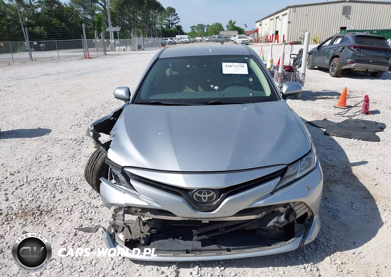 2018 Toyota Camry Le VIN:4T1B11HKXJU571230 - 12