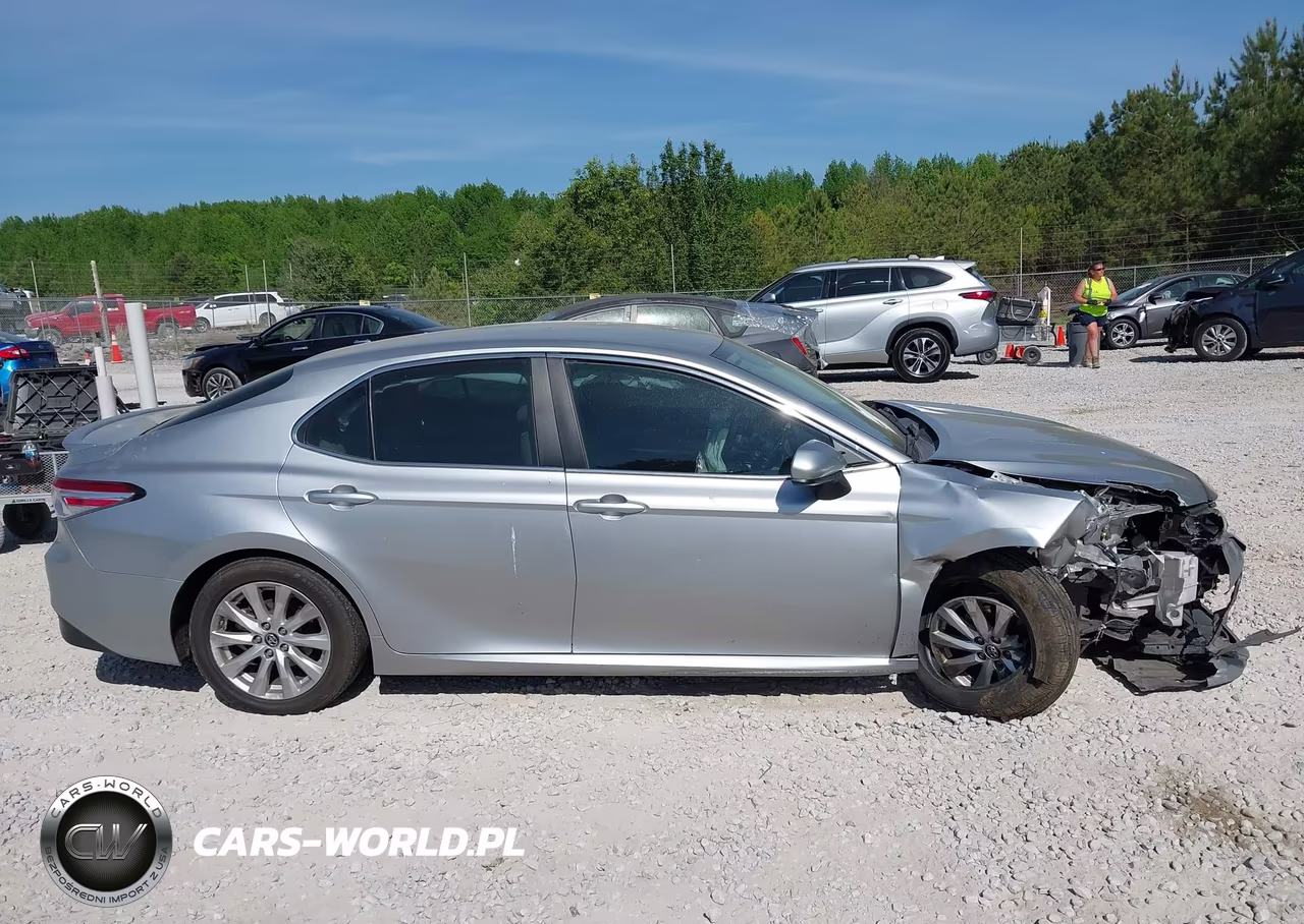 2018 Toyota Camry Le VIN:4T1B11HKXJU571230 - 13