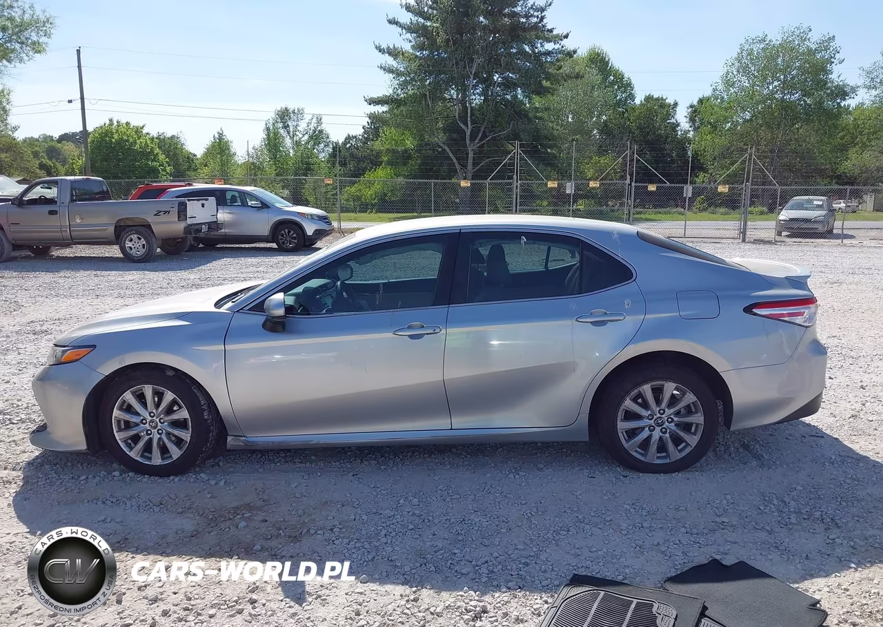 2018 Toyota Camry Le VIN:4T1B11HKXJU571230 - 14