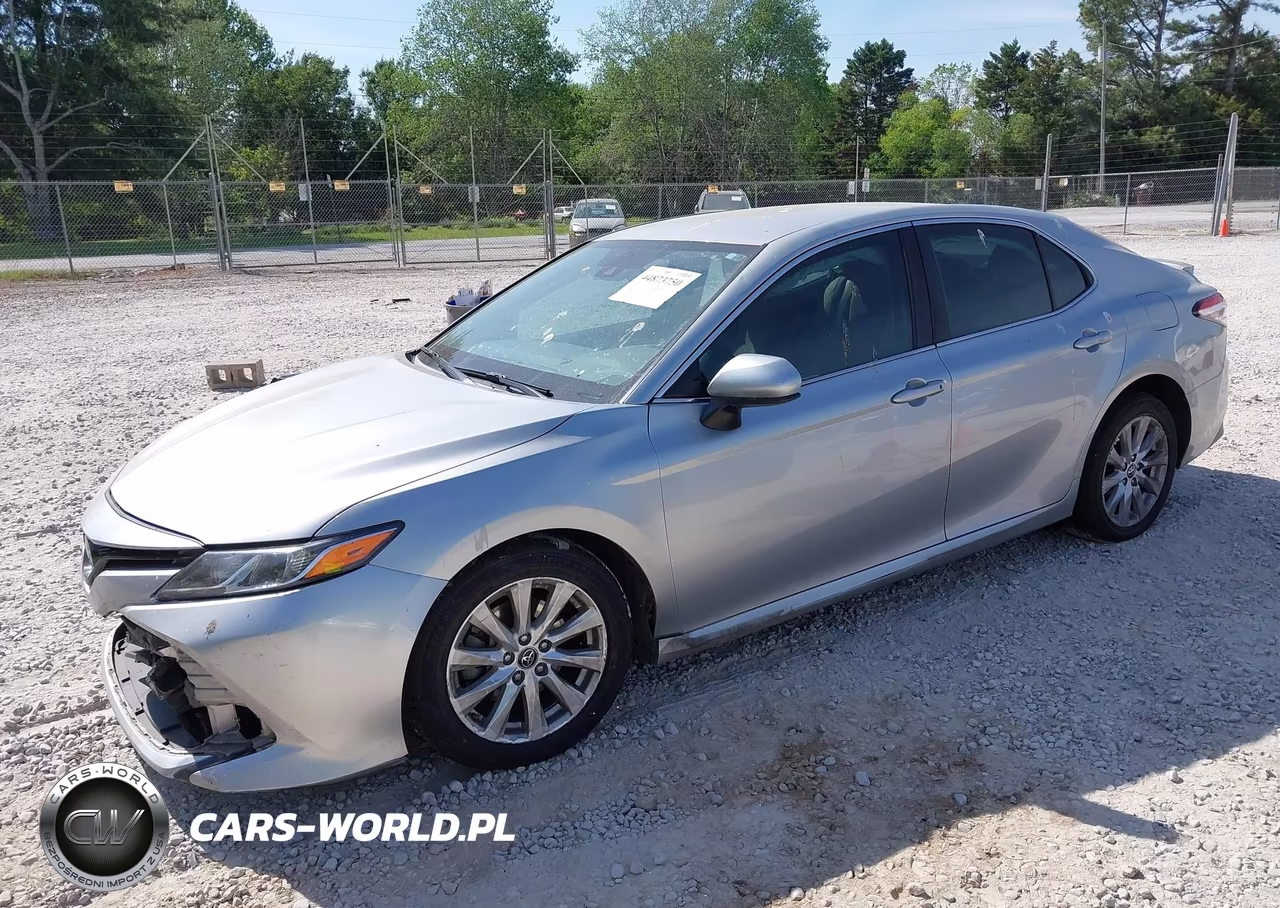 2018 Toyota Camry Le VIN:4T1B11HKXJU571230 - 2