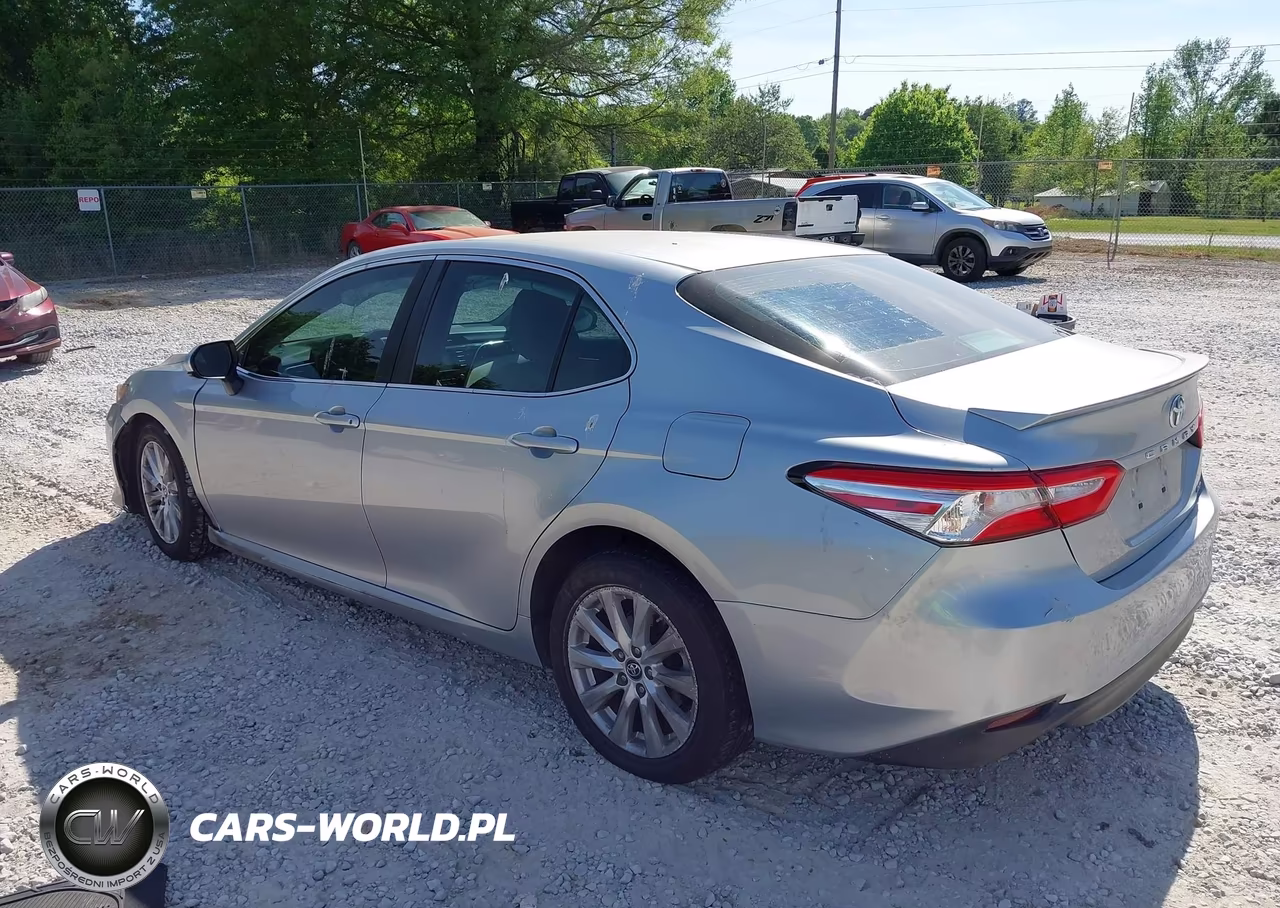 2018 Toyota Camry Le VIN:4T1B11HKXJU571230 - 3