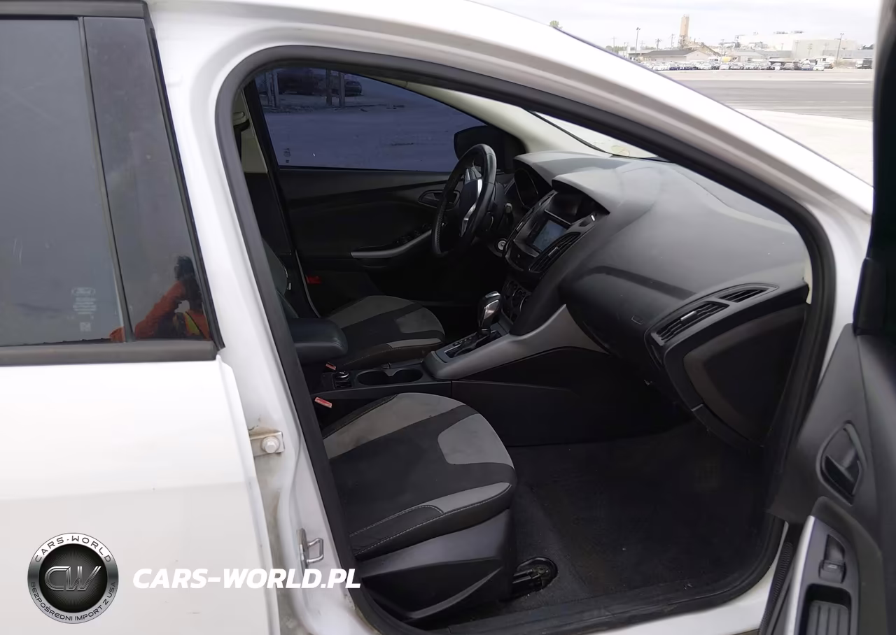 2012 Ford Focus Se VIN:1FAHP3F23CL308510 - 5