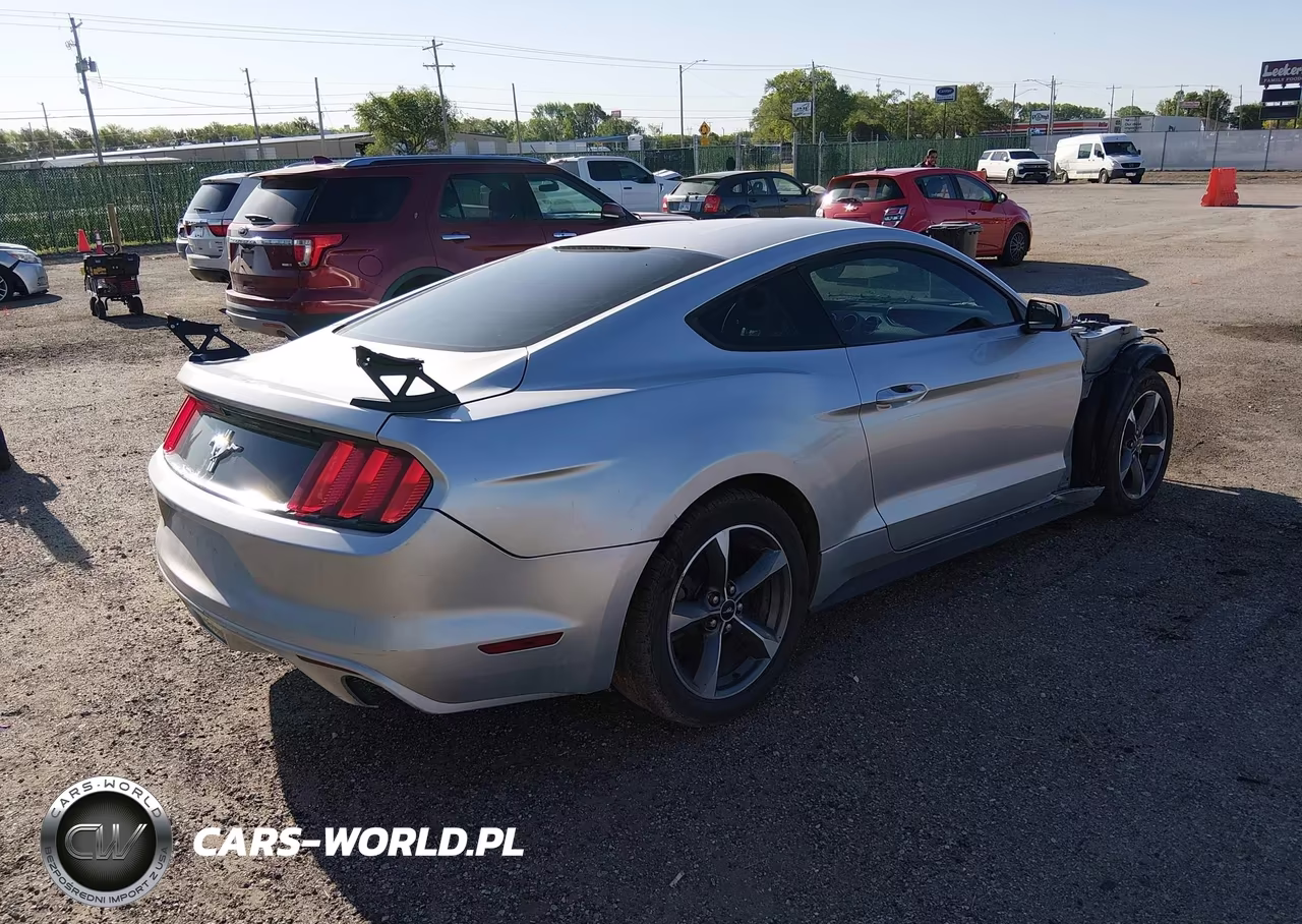 2015 Ford Mustang V6 VIN:1FA6P8AM2F5318709 - 4