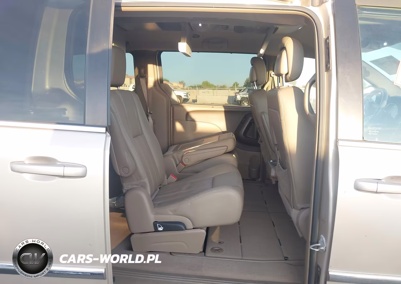 2015 Chrysler Town & Country Touring-L VIN:2C4RC1CGXFR728887 - 8