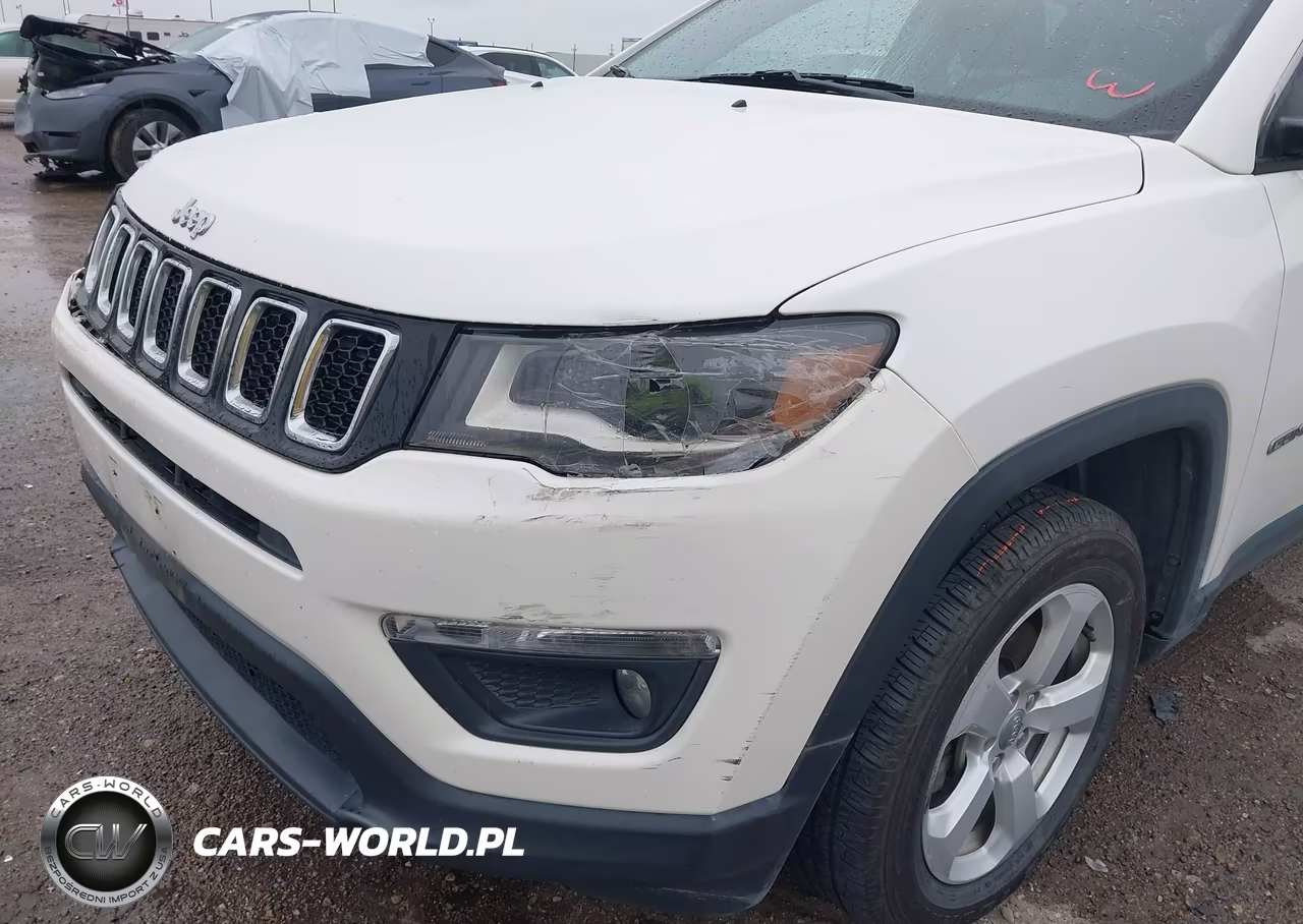 2018 Jeep Compass Latitude 4X4 VIN:3C4NJDBB8JT331440 - 17