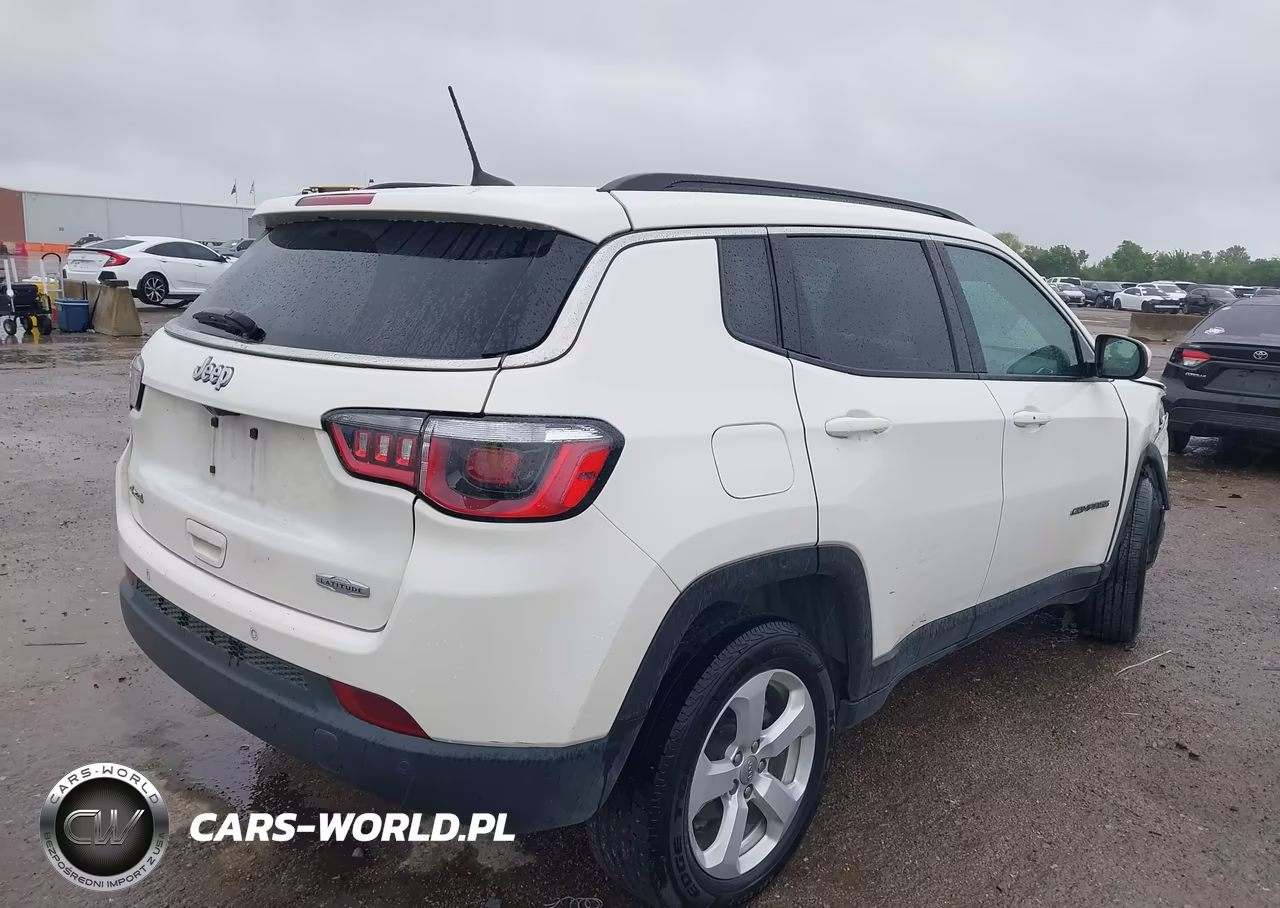 2018 Jeep Compass Latitude 4X4 VIN:3C4NJDBB8JT331440 - 4