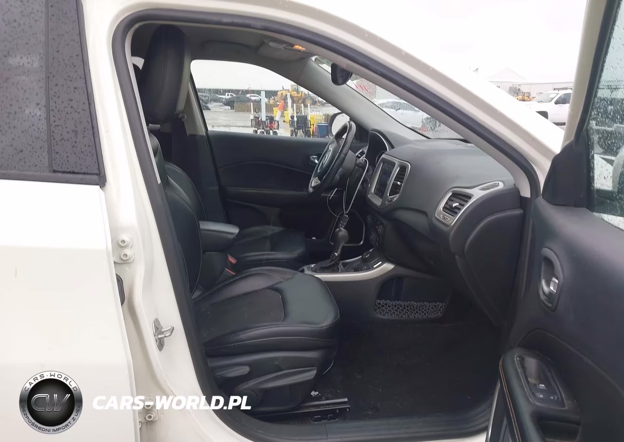 2018 Jeep Compass Latitude 4X4 VIN:3C4NJDBB8JT331440 - 5