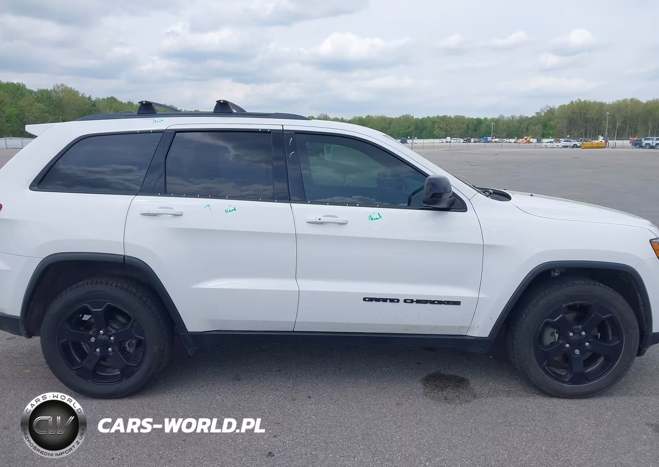 2018 Jeep Grand Cherokee Upland 4X4 VIN:1C4RJFAG6JC394445 - 13