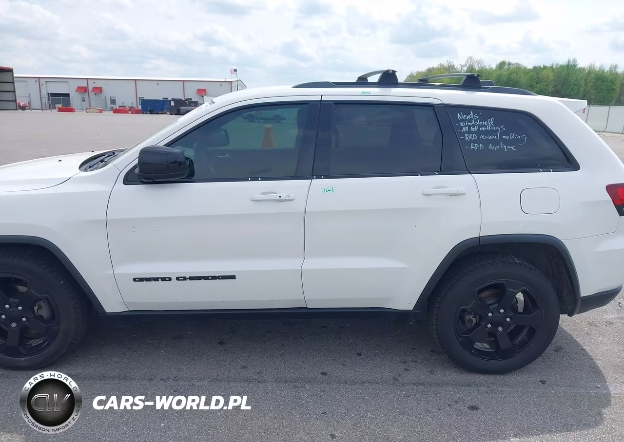 2018 Jeep Grand Cherokee Upland 4X4 VIN:1C4RJFAG6JC394445 - 14