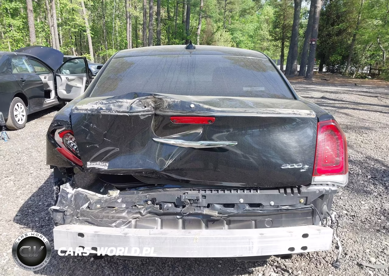 2015 Chrysler 300 300S VIN:2C3CCABT6FH921066 - 17