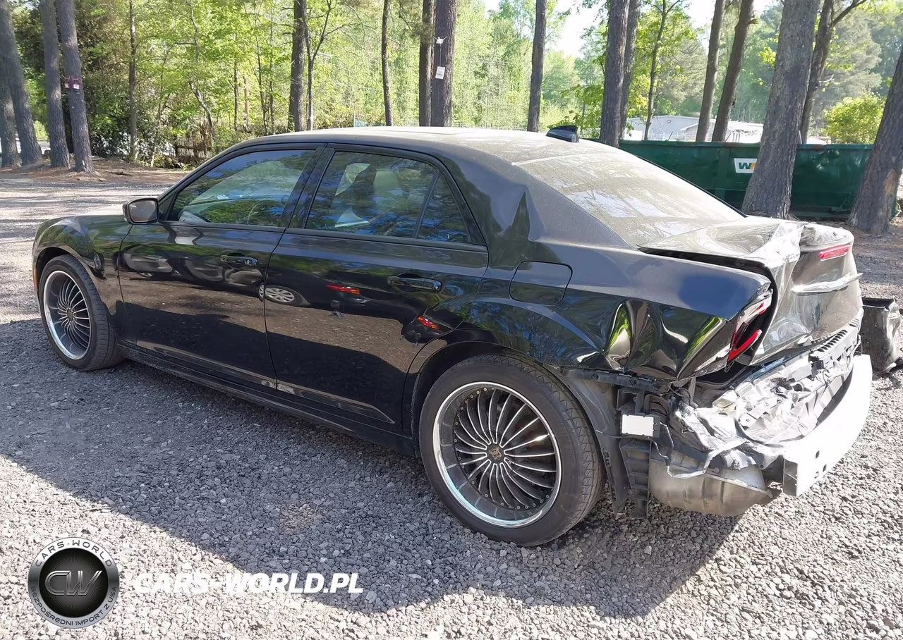 2015 Chrysler 300 300S VIN:2C3CCABT6FH921066 - 3