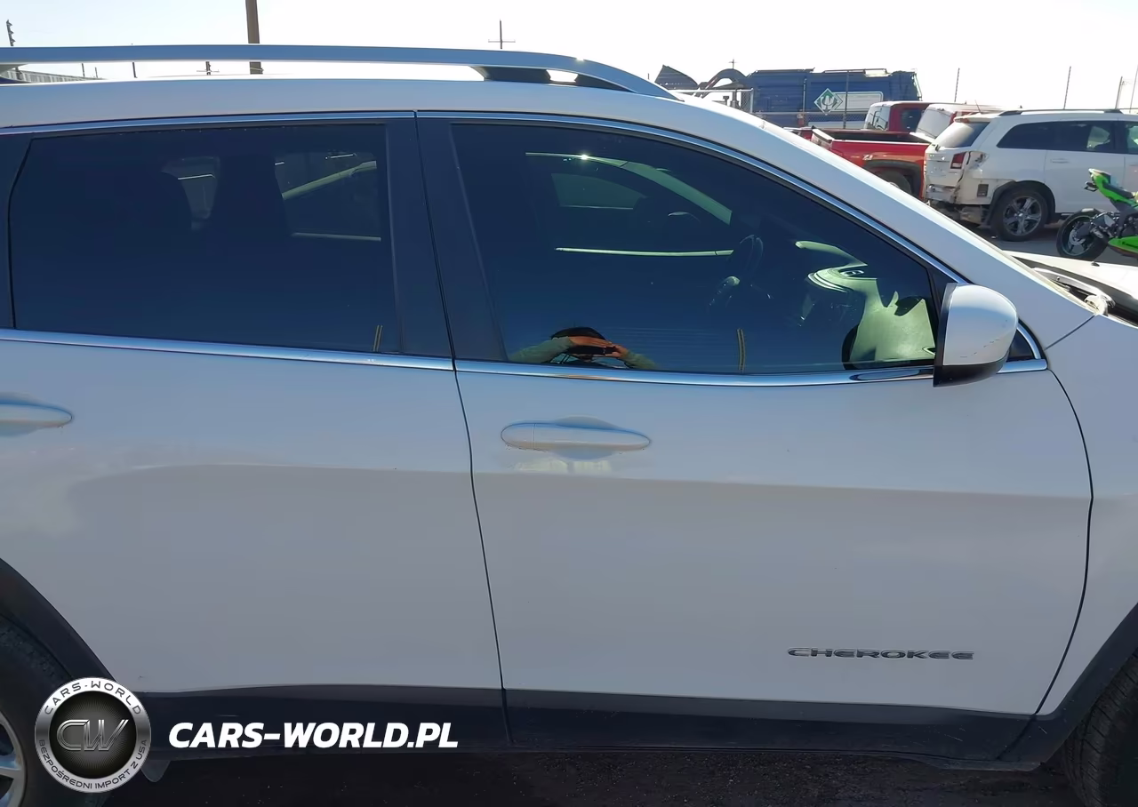 2017 Jeep Cherokee Latitude 4X4 VIN:1C4PJMCB8HW544786 - 14