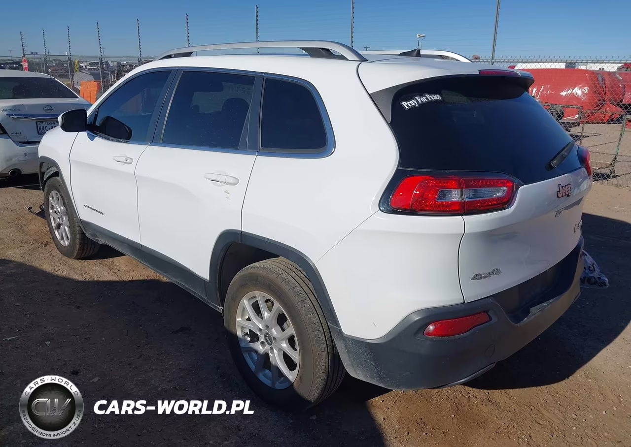 2017 Jeep Cherokee Latitude 4X4 VIN:1C4PJMCB8HW544786 - 3