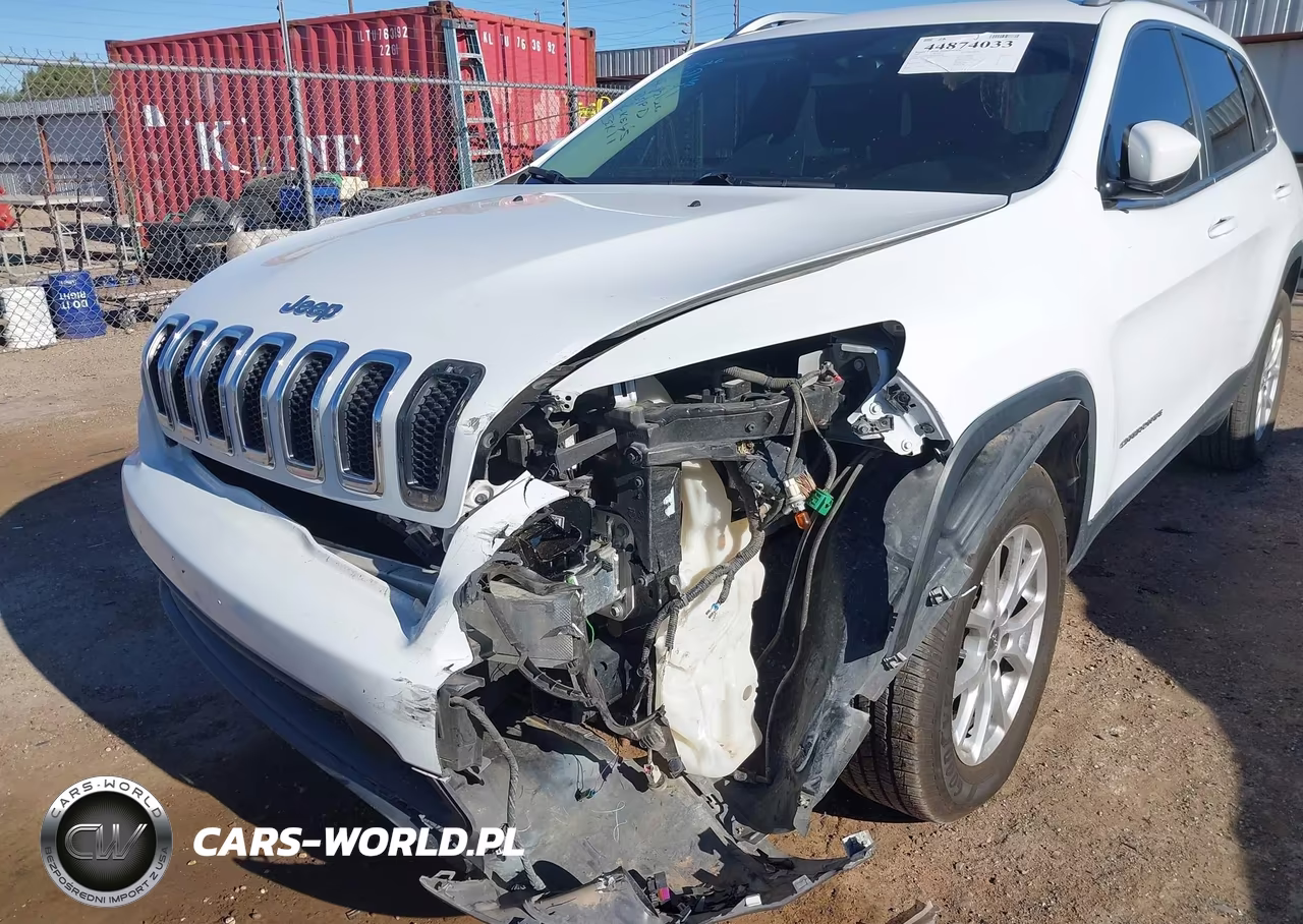 2017 Jeep Cherokee Latitude 4X4 VIN:1C4PJMCB8HW544786 - 6