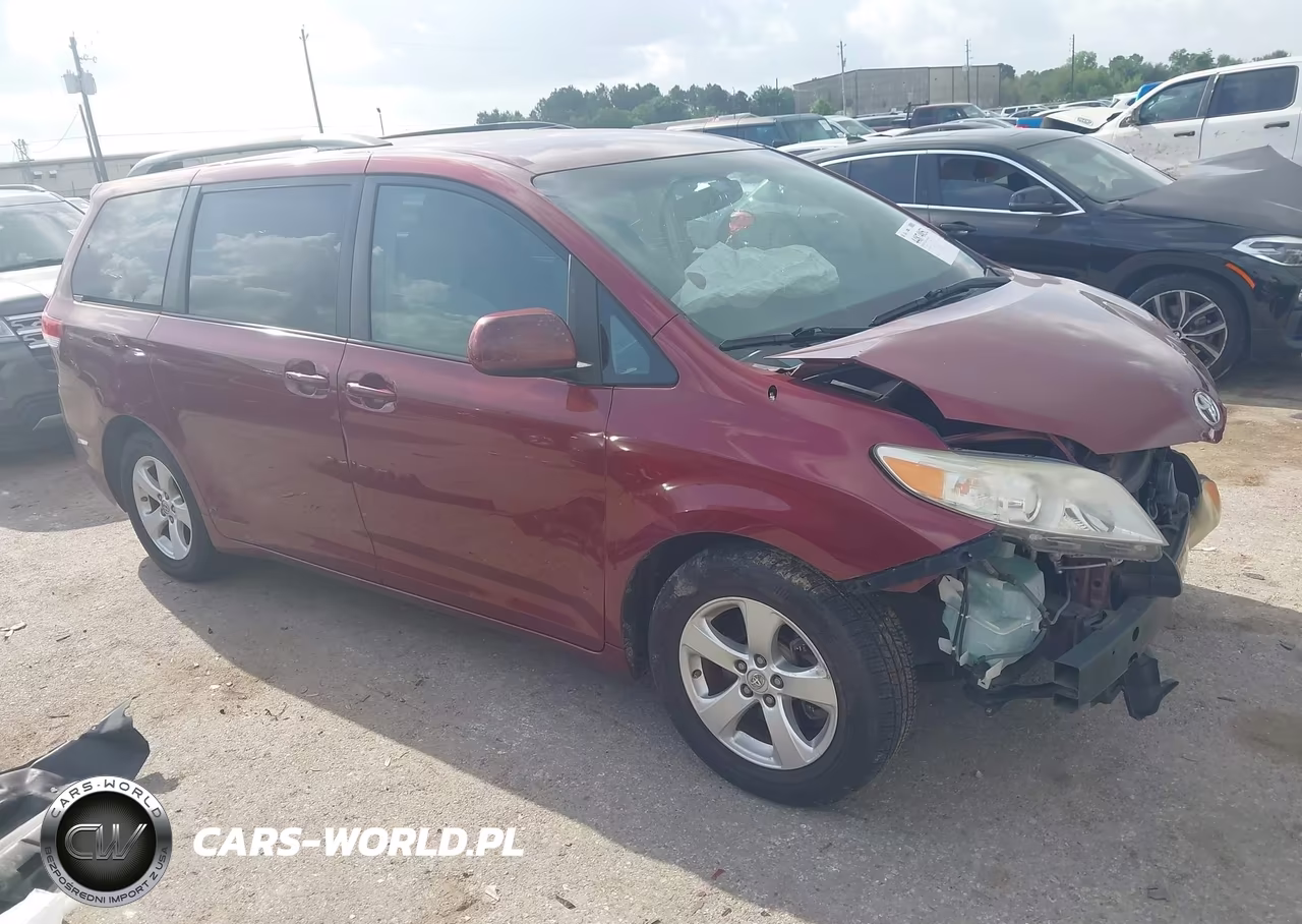 2013 Toyota Sienna Le V6 8 Passenger