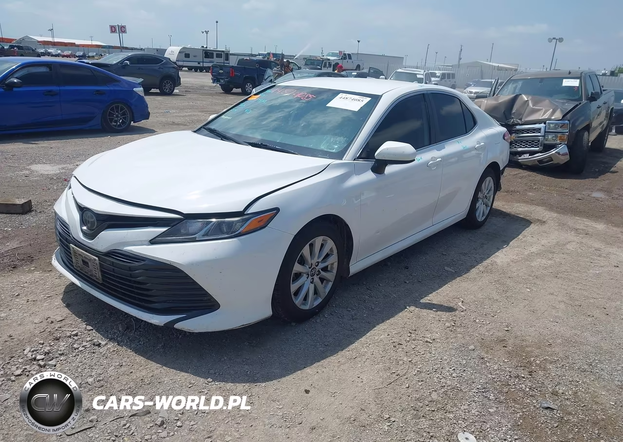 2020 Toyota Camry Le VIN:4T1C11AK7LU348158 - 15