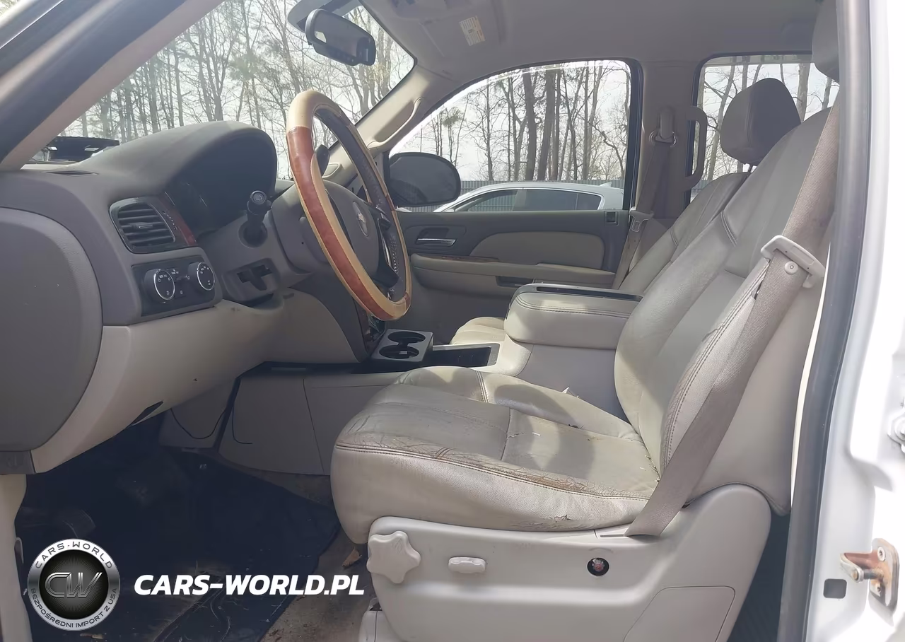 2008 Chevrolet Tahoe Lt VIN:1GNFK13018J235638 - 5