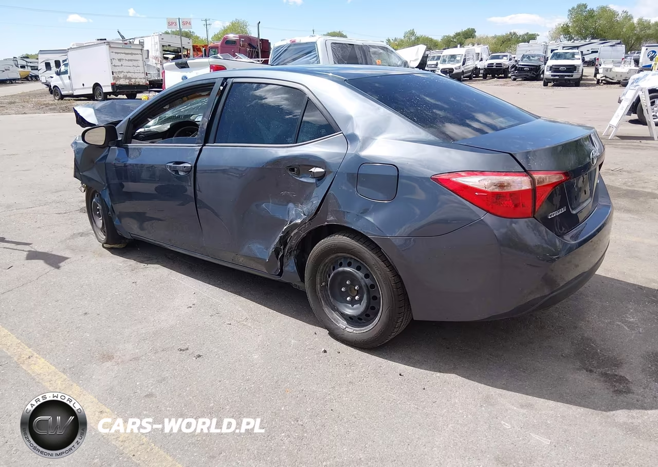 2017 Toyota Corolla Le VIN:5YFBURHE3HP687591 - 3