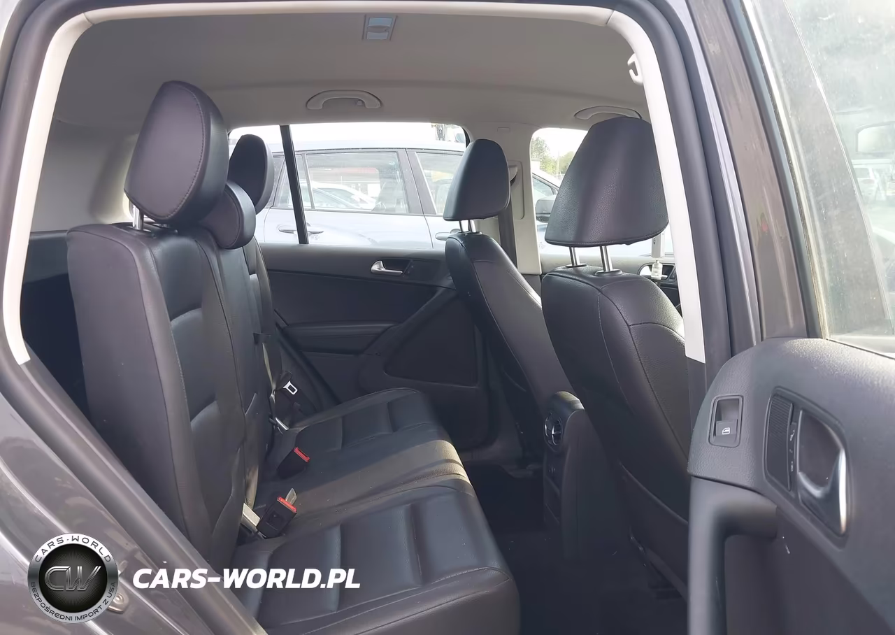 2016 Volkswagen Tiguan S VIN:WVGBV7AX9GW520179 - 8