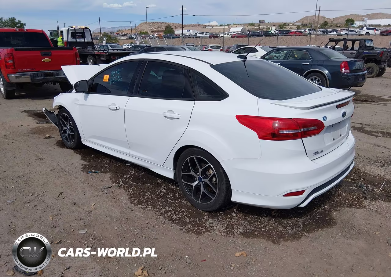 2016 Ford Focus Se VIN:1FADP3F2XGL344165 - 3