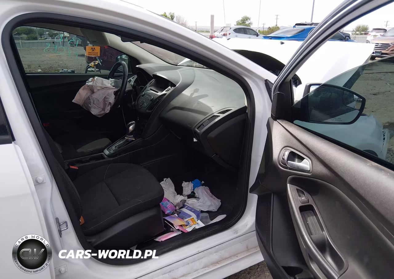 2016 Ford Focus Se VIN:1FADP3F2XGL344165 - 5