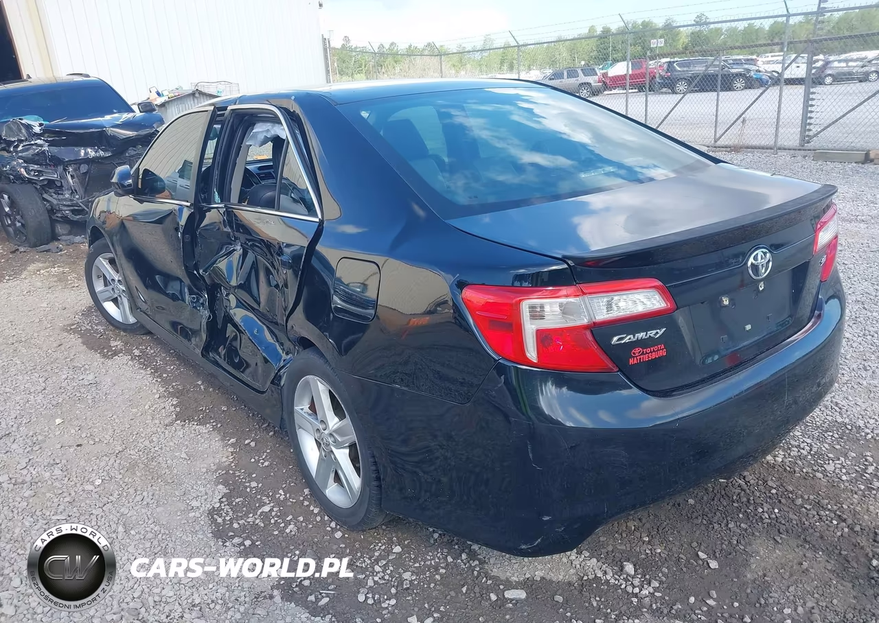 2014 Toyota Camry Se VIN:4T1BF1FK6EU359855 - 3