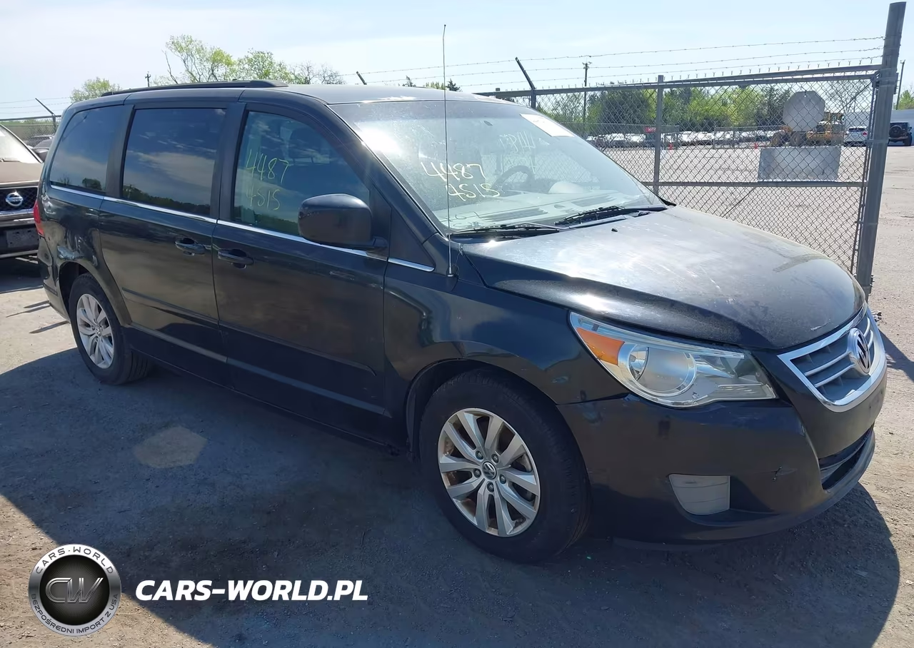2012 Volkswagen Routan Se